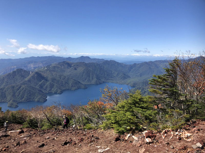 男体山山頂から中禅寺湖の景色